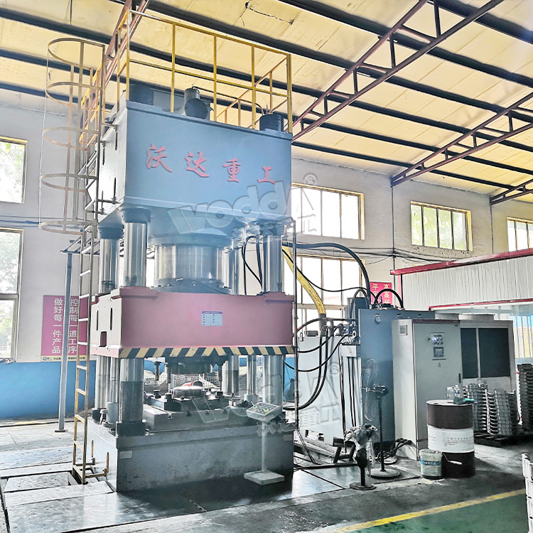 2000噸四柱(zhu)液壓機