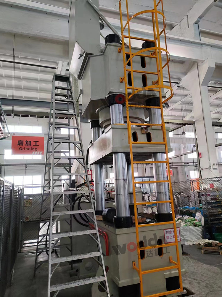 1000噸粉末(mò)成型液(yè)壓機