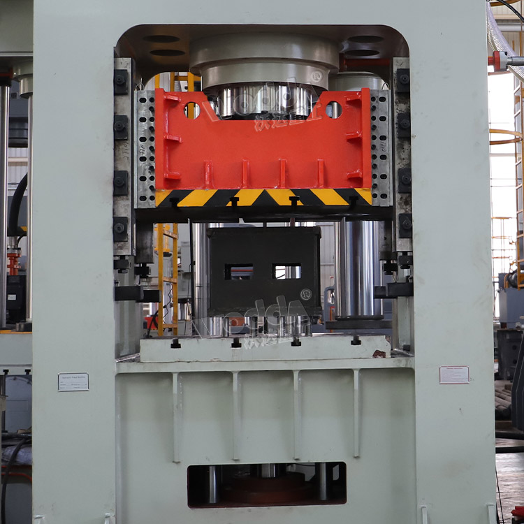 630T框(kuàng)架式液壓(ya)機機身（液(yè)壓墊）