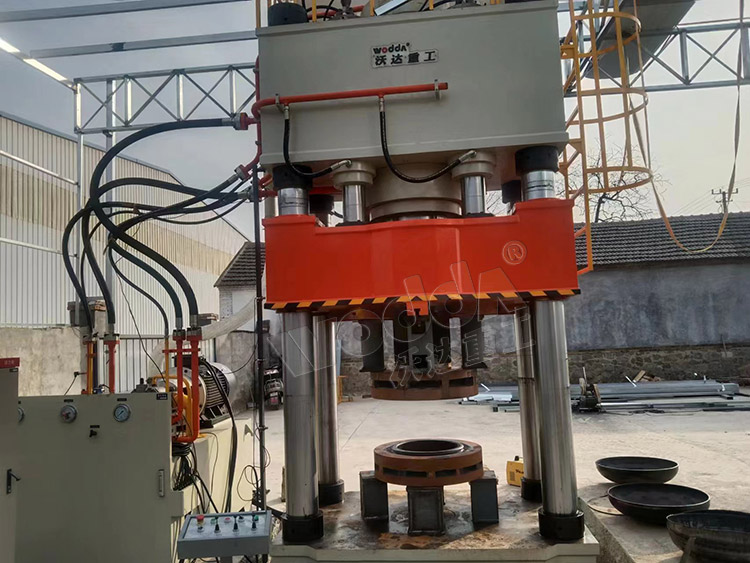 800噸封(fēng)頭沖壓機(jī)