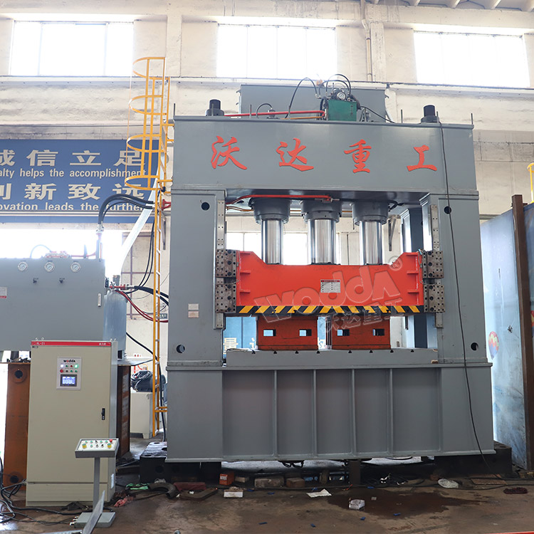 1000噸框(kuang)架式薄闆拉伸液(ye)壓機