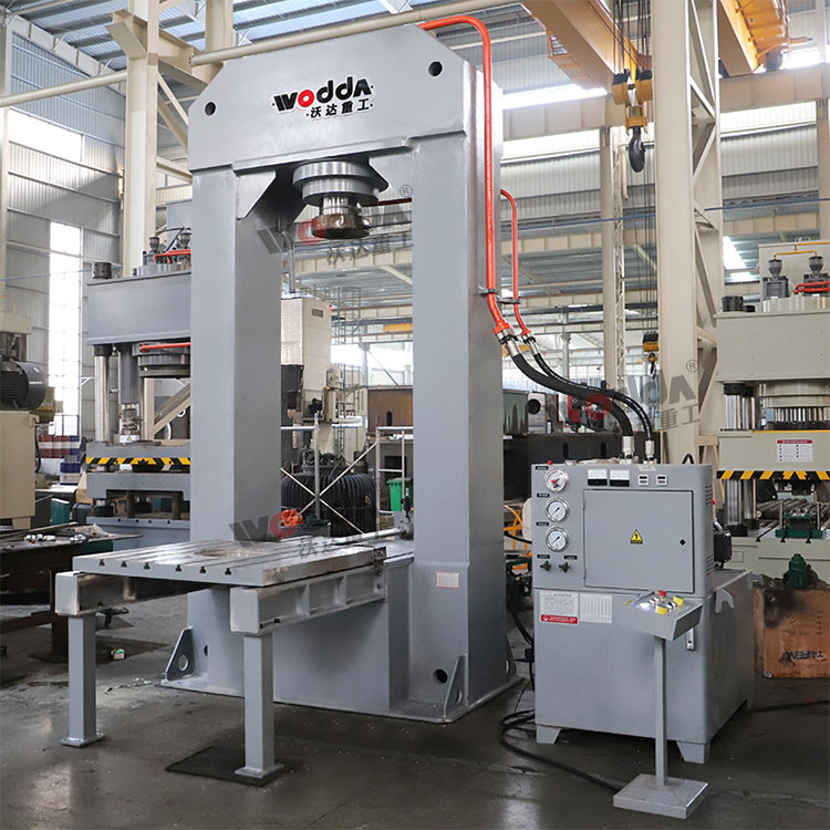 315噸龍門(mén)式液壓(ya)機