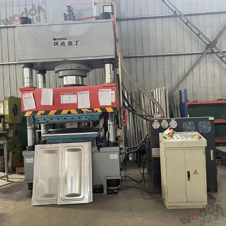 400噸巧克力水箱(xiang)闆成型液壓機