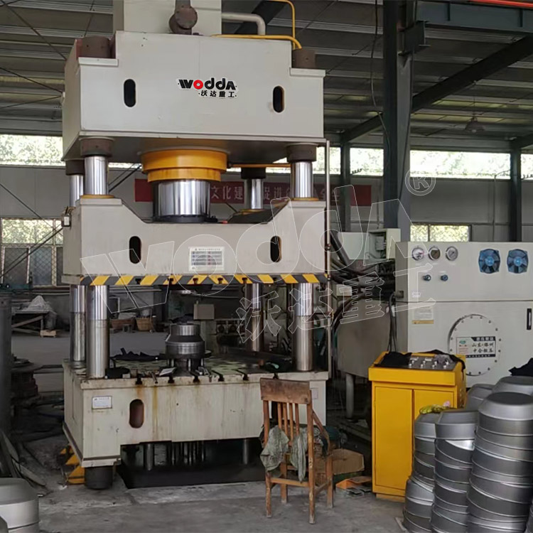 500噸不鏽鋼封(fēng)頭液壓機