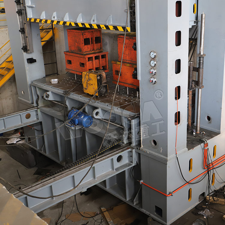 630噸框(kuang)架式液壓機(ji)