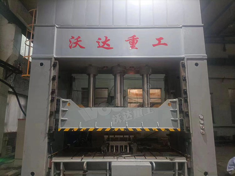 630噸框(kuàng)架式液壓(yā)機