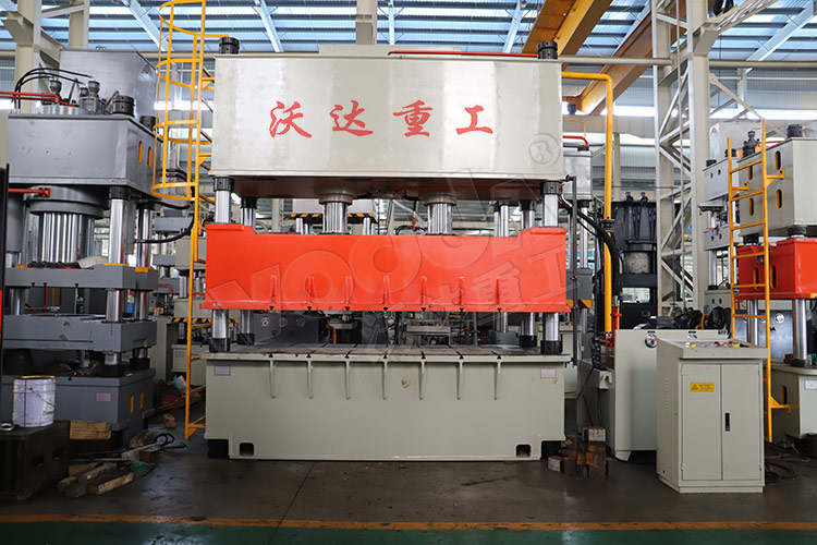 大台面315噸汽車(che)内飾件液壓機