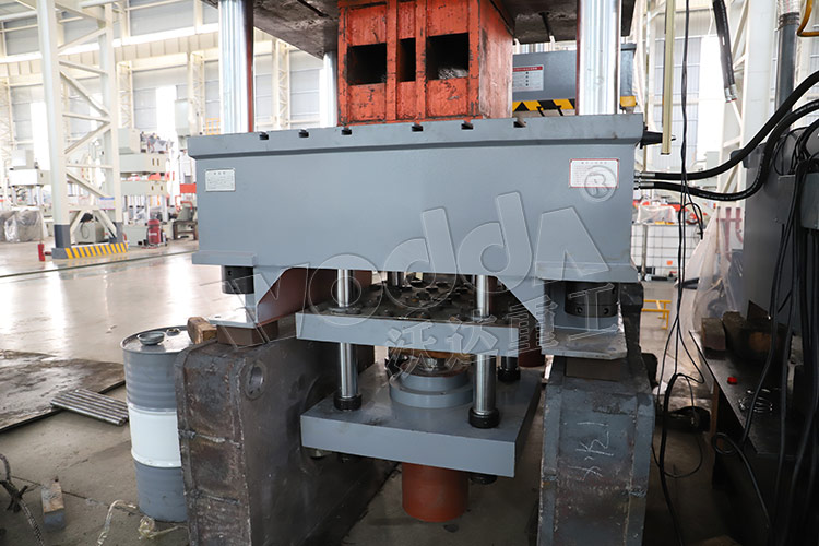 液壓墊(nian)多頂杆