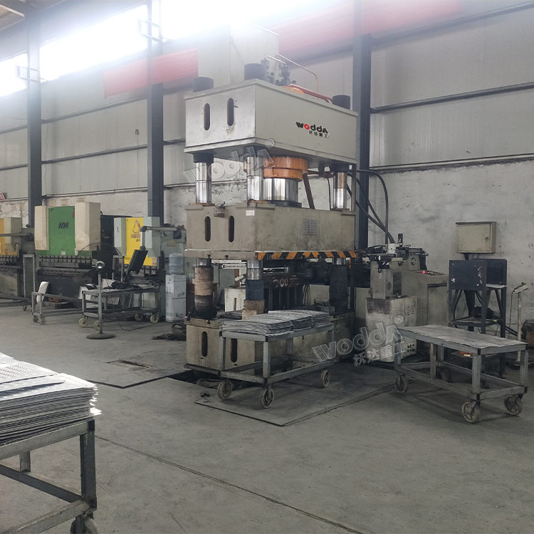 不鏽鋼地溝蓋(gài)闆拉伸液壓機(jī)