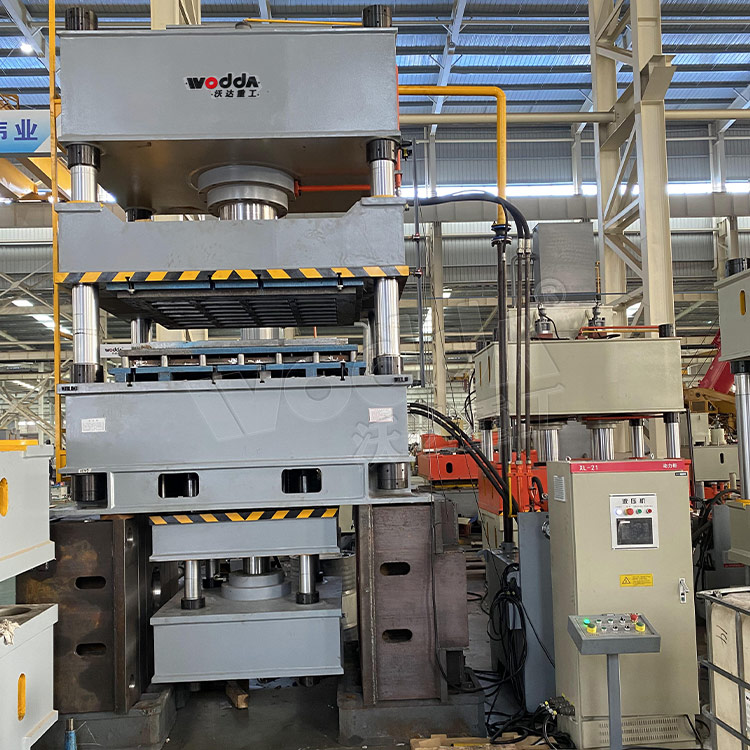 400噸拉(lā)伸液壓機帶(dài)液壓墊