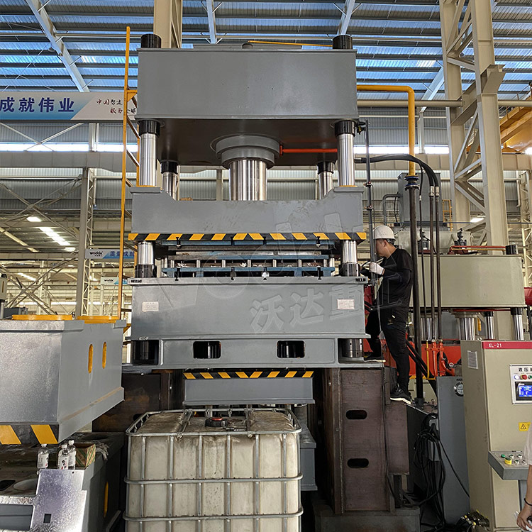 400噸拉伸(shen)機調試