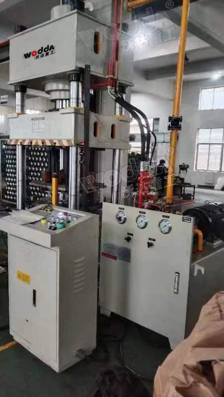 315噸四柱(zhù)拉伸液壓(ya)機