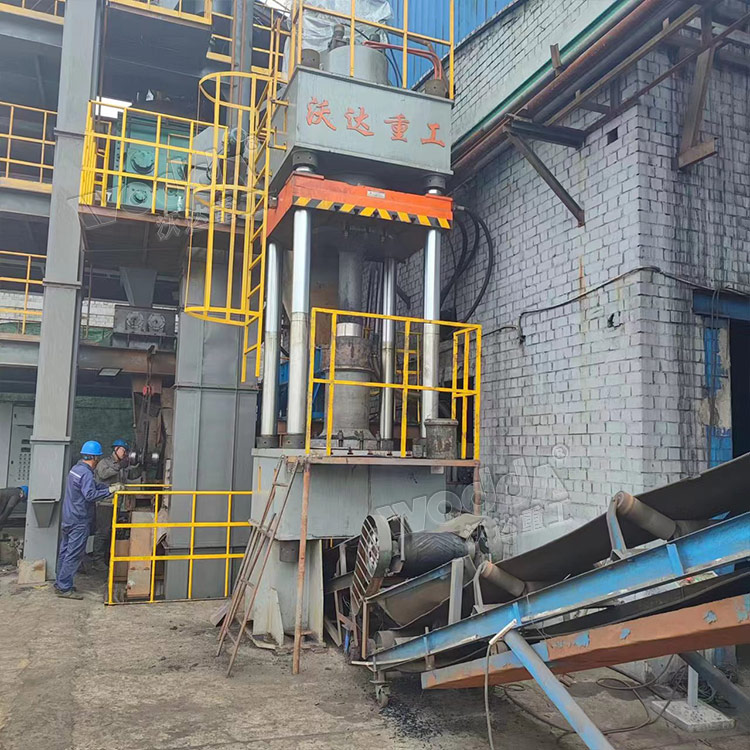 630噸全(quán)自動粉末液(ye)壓機