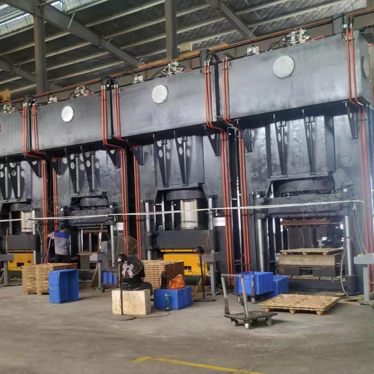 1800噸龍(long)門框式液(ye)壓機