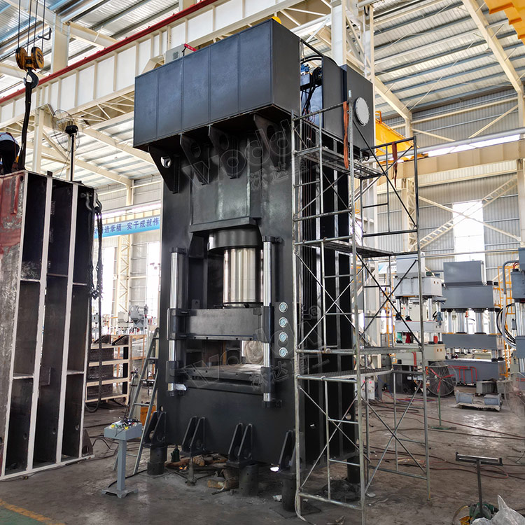 1800噸框架式(shi)油壓機