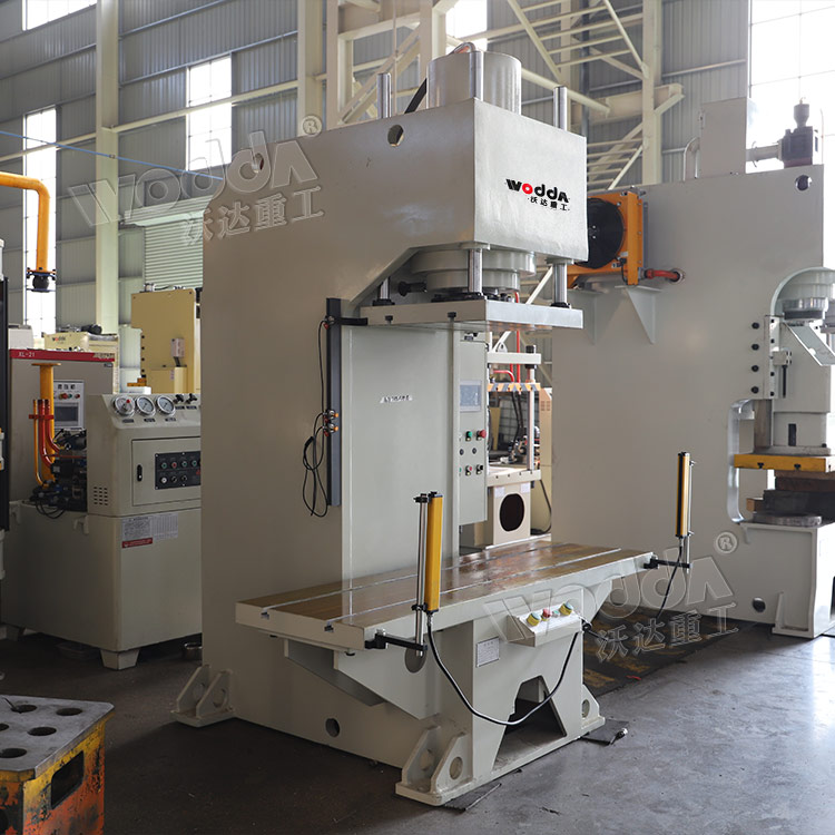 200噸(dūn)單臂液壓機(ji)