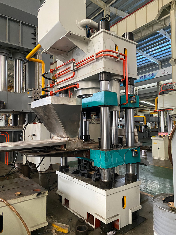 630噸全(quan)自動鹽(yan)磚機