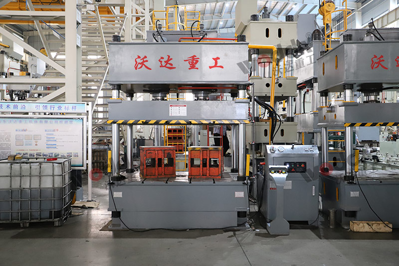 200噸四(si)柱液壓機(jī)