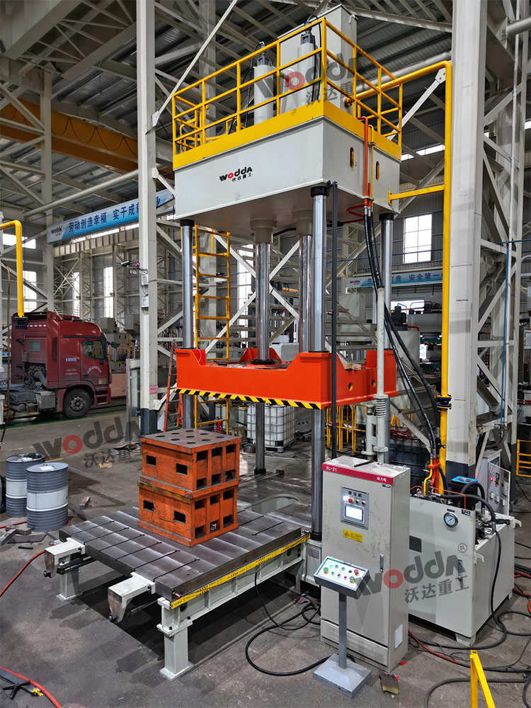 200噸四柱液(yè)壓機