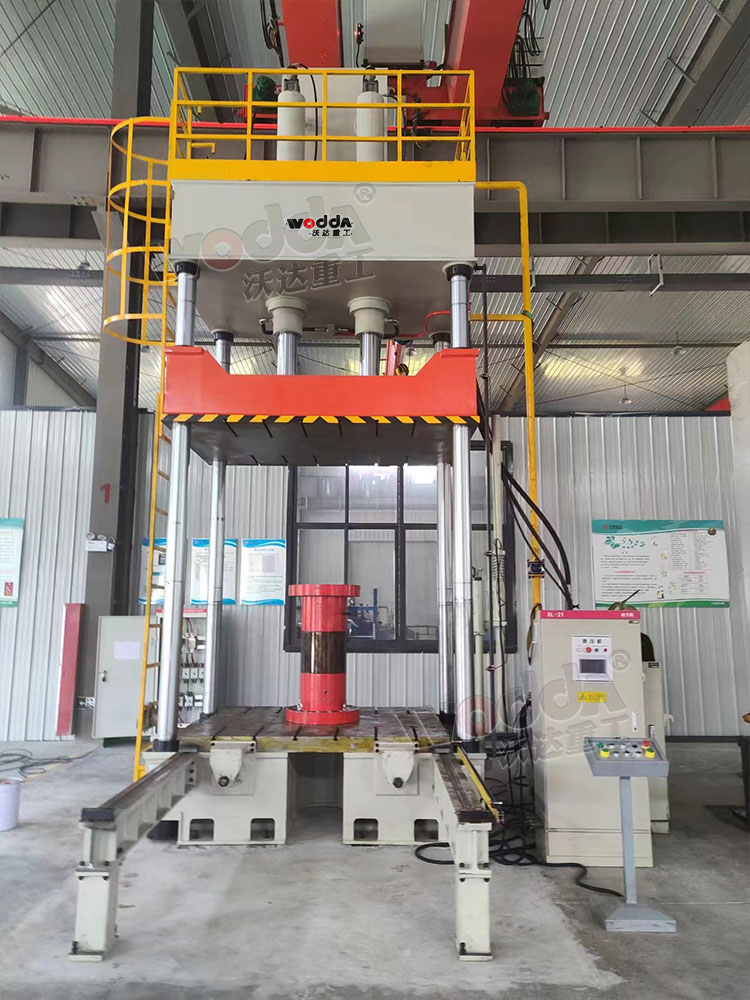 200噸四(sì)柱液壓機帶(dài)移動工作台(tai)客戶現場