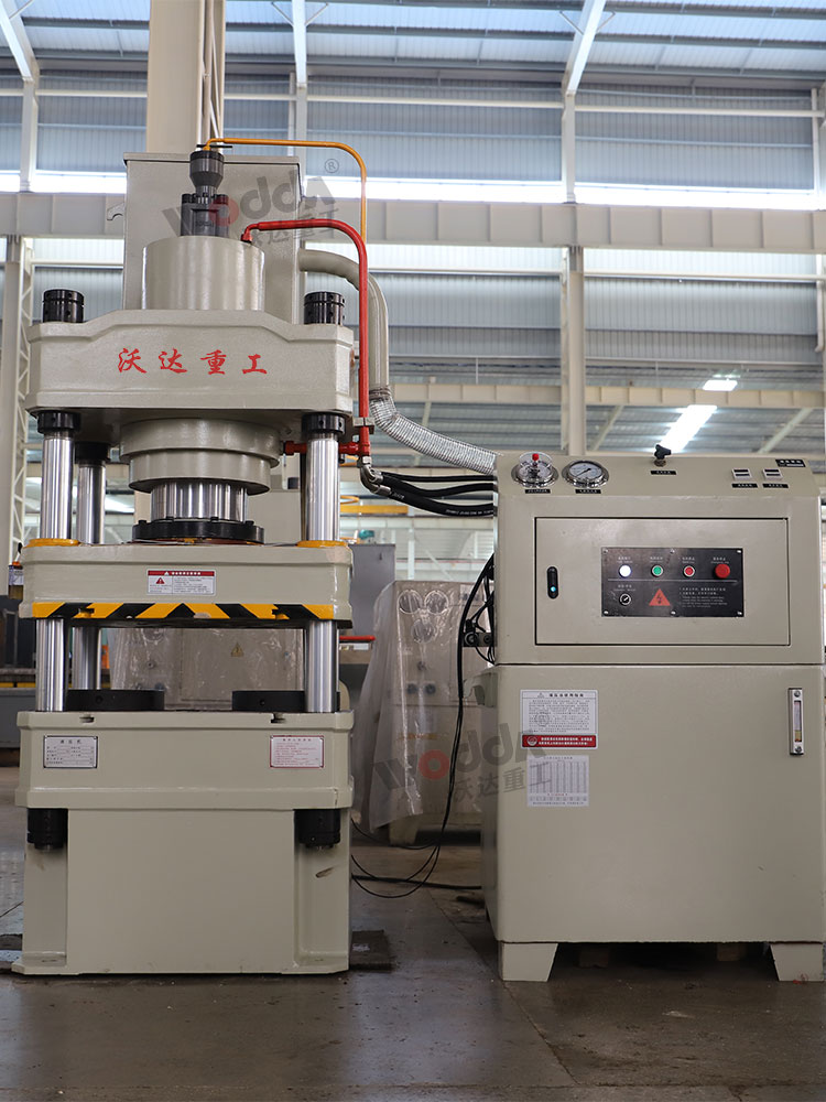 200t油壓機（三(san)梁四柱液壓(yā)機）