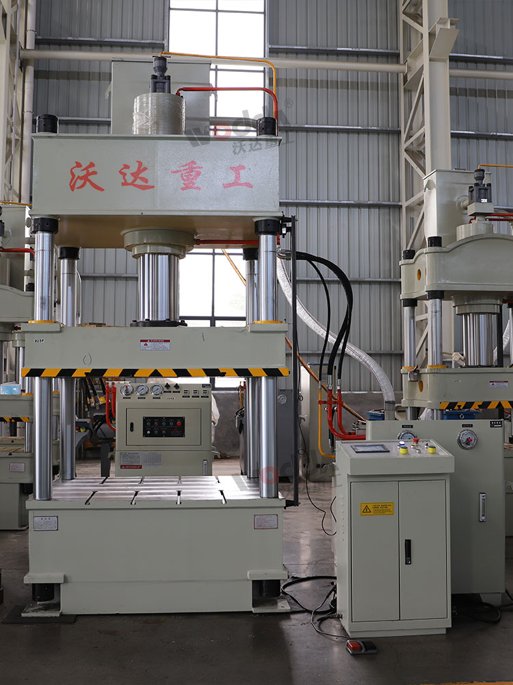 大台面200噸三(sān)梁四柱液壓(ya)機