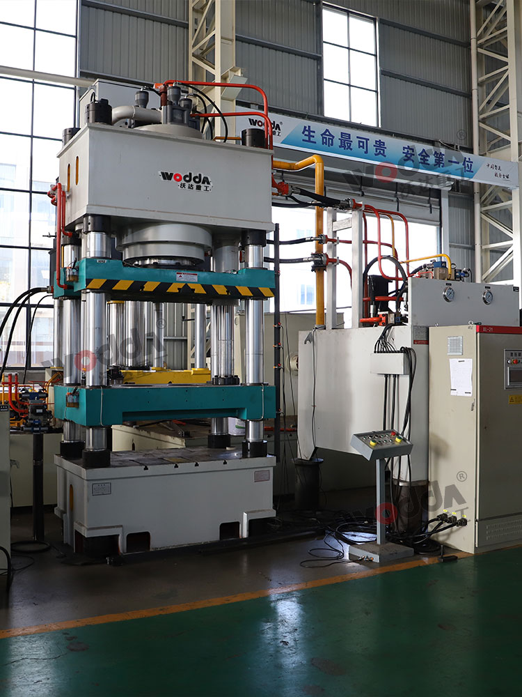 630噸四梁(liang)四柱液壓機 630噸(dun)四梁四柱液壓(ya)機