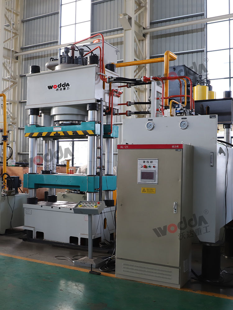 630噸全自(zi)動鹽磚機 630噸全(quan)自動鹽磚機