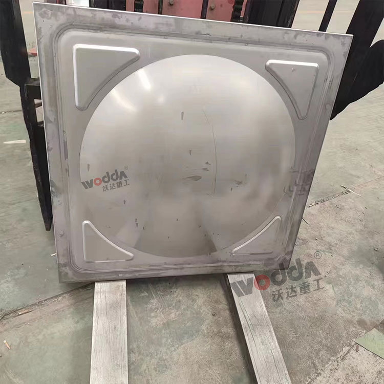 不鏽鋼水(shuǐ)箱闆成型壓力(li)機試壓産品
