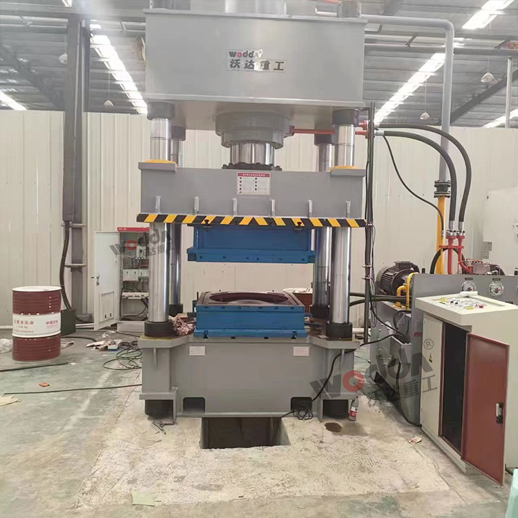 400噸不鏽鋼(gāng)水箱闆拉伸液(yè)壓機