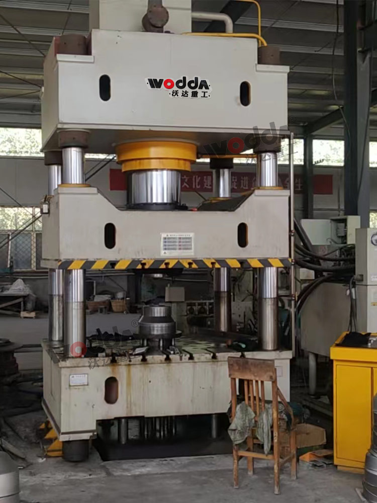 四柱(zhu)液壓拉伸機（不鏽(xiù)鋼白酒桶封頭）