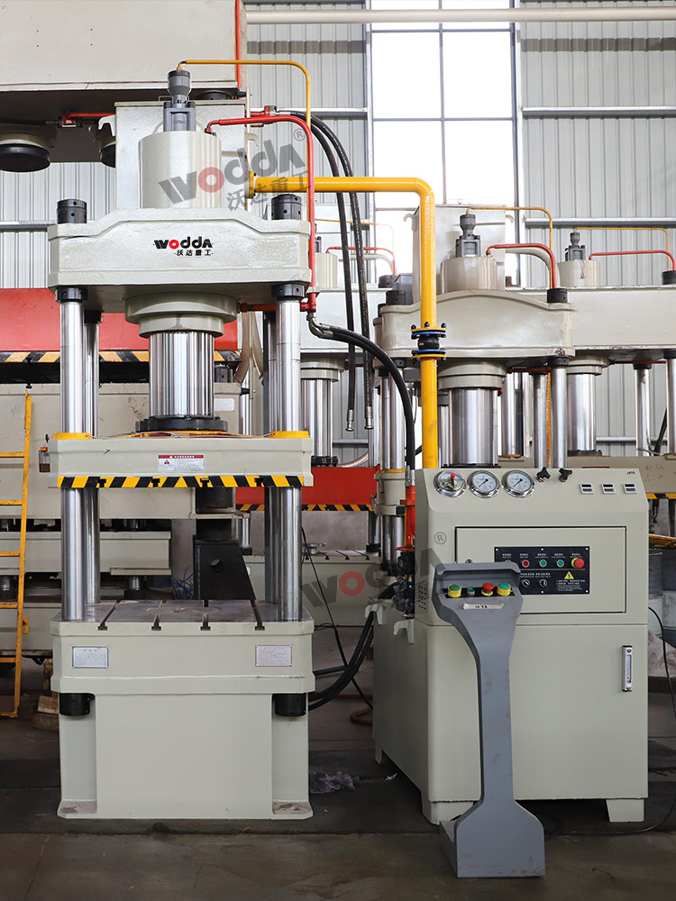 200噸四柱(zhu)拉伸機