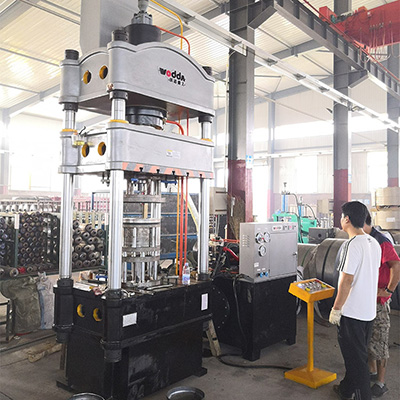 200噸封頭(tóu)液壓機