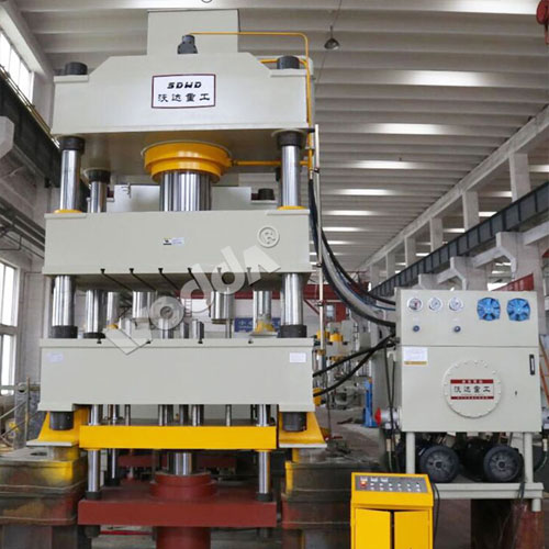 630噸不(bú)鏽鋼水(shuǐ)槽拉伸(shēn)液壓機(ji)