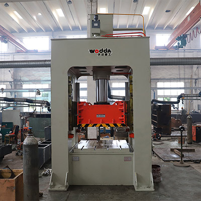 200噸框(kuang)架式薄闆拉(lā)伸液壓機