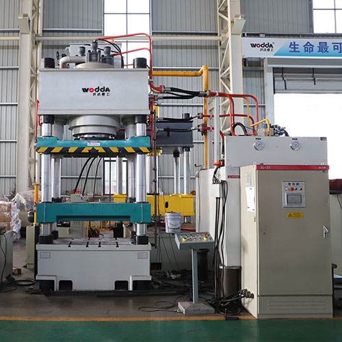 630噸(dun)牛羊舔磚液(yè)壓機_630噸四梁(liang)四柱液壓機(jī)