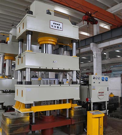 630噸不(bú)鏽鋼水槽拉伸成(cheng)型液壓機_液壓機(jī)價格