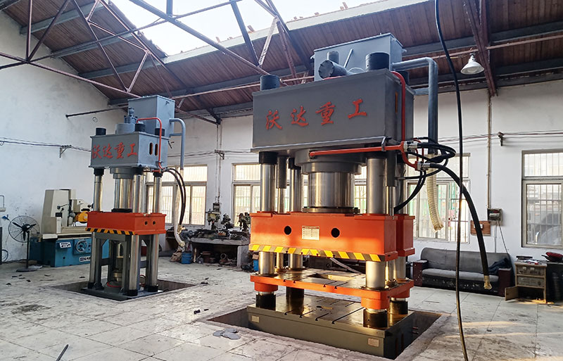 1250噸陶瓷粉(fěn)末成型液(yè)壓機